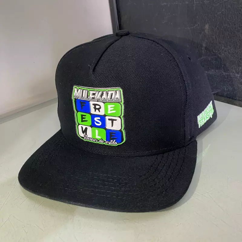 BONÉ PRETO (ABA RETA)