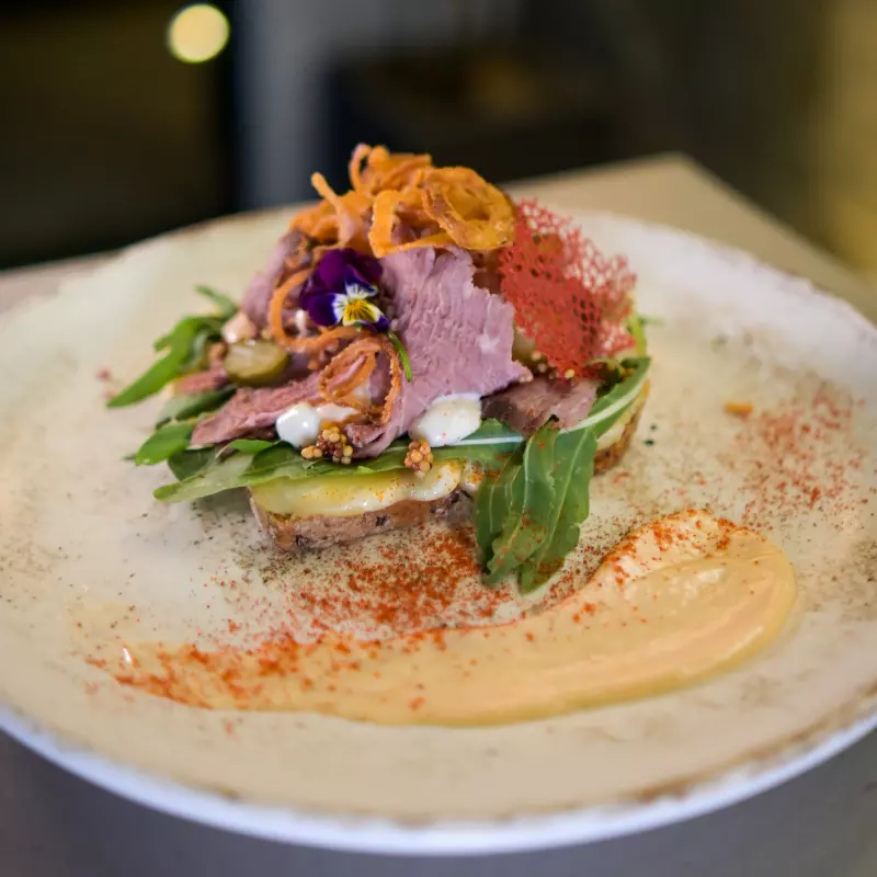 Open Sándwich de Roast Beef