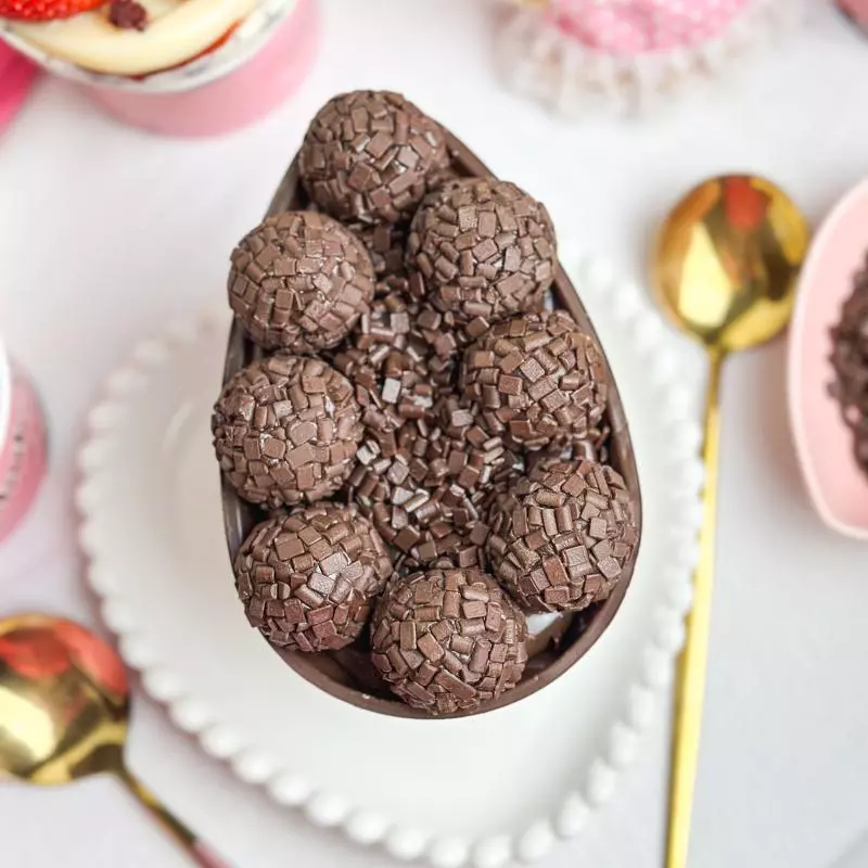 Ovo Brigadeiro e Maracujá
