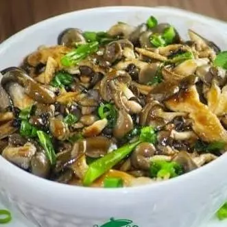 Yakissoba de shimeji e legumes