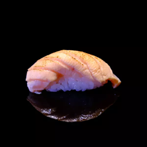 NIGIRI DE SALMÓN FUEGO THAI X3U