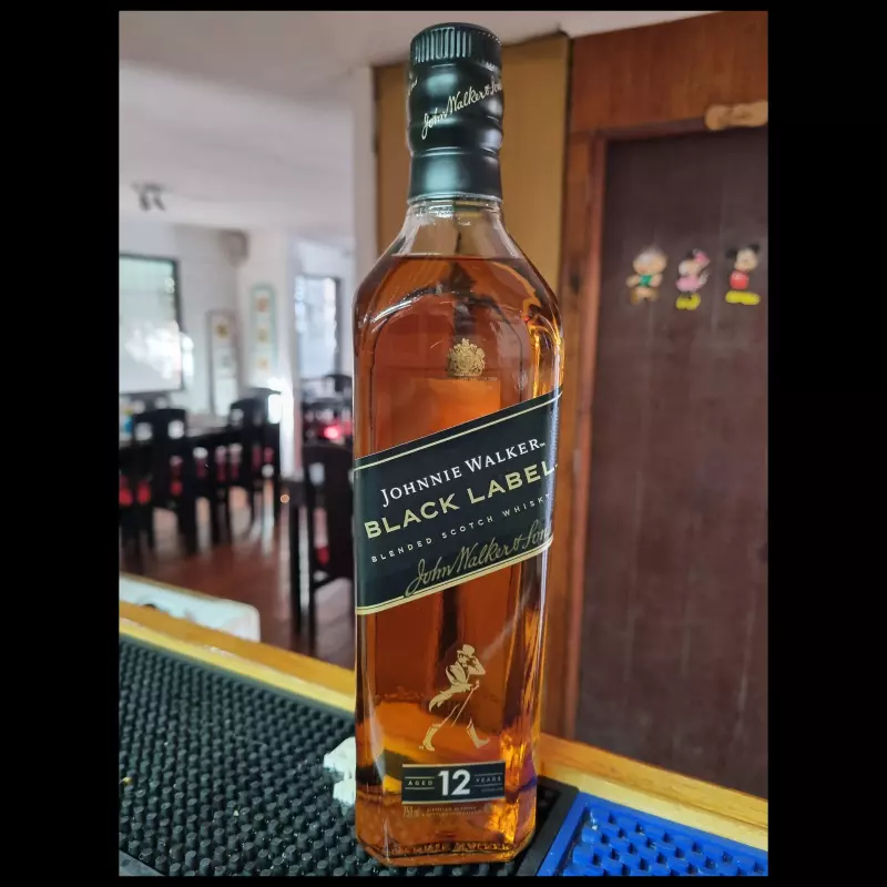 Whisky Johnnie Walker, (Black label)