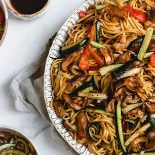 CHOW MEIN POLLO