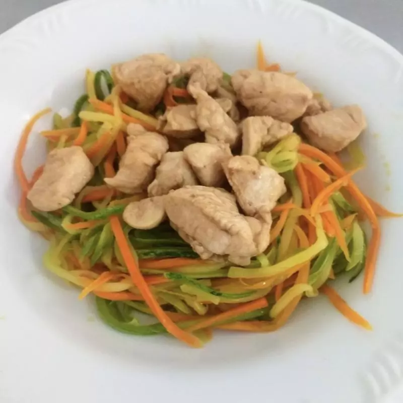 ESPAGUETE DE ABOBRINHA E CENOURA