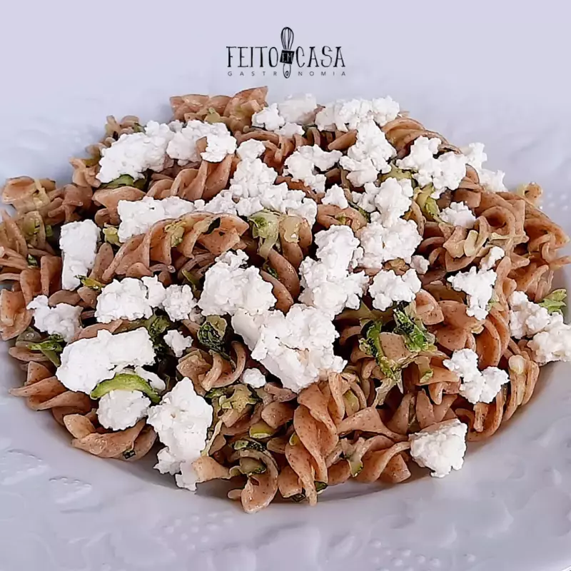 Fusilli integral c/abobrinha, ricota