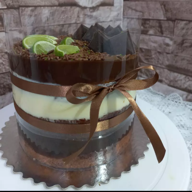 BOLO MOUSSE DE LIMAO 15CM
