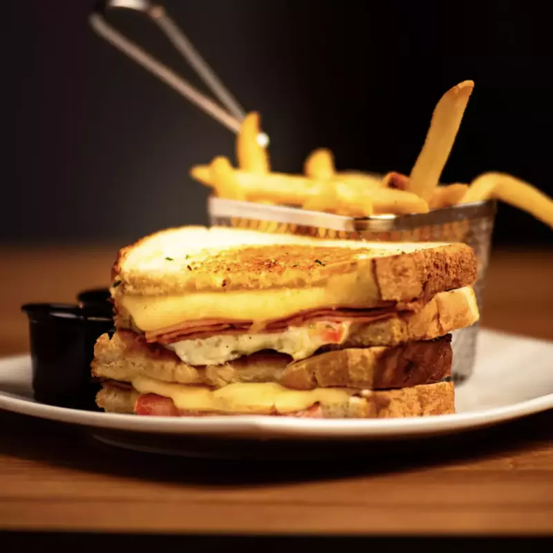 SANDWICH JAMON Y QUESO