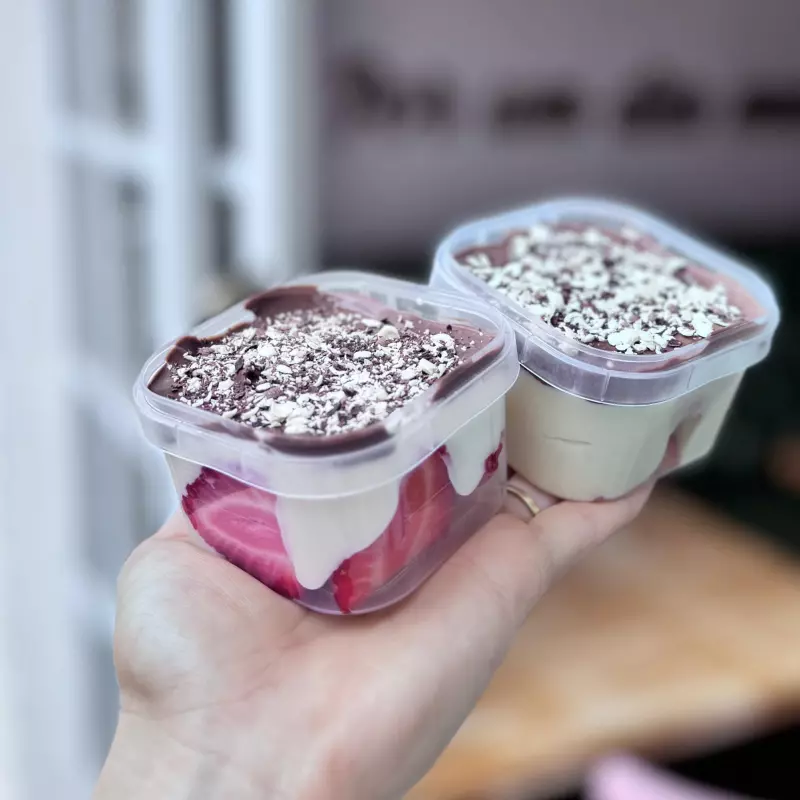 BOMBOM ABERTO DE MORANGO VEGANO