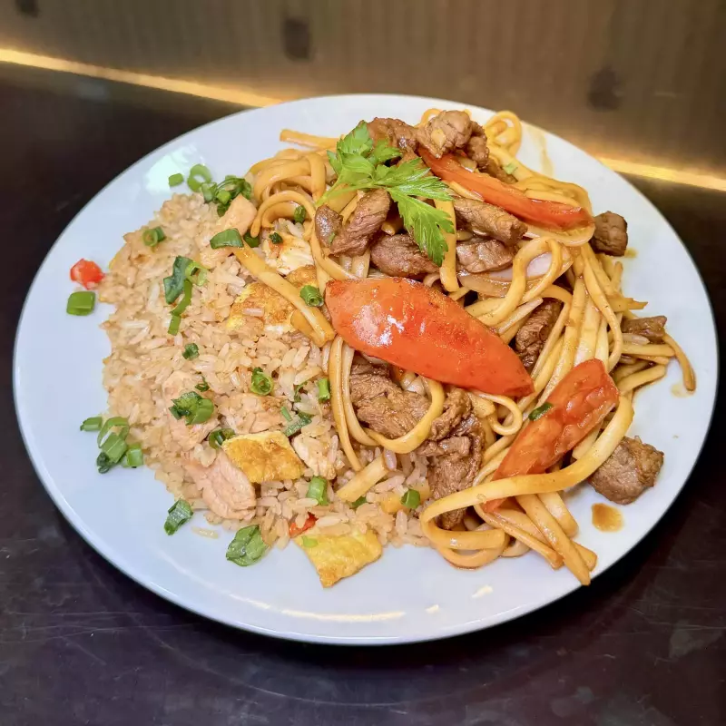 Chaufa con Tallarín Saltado