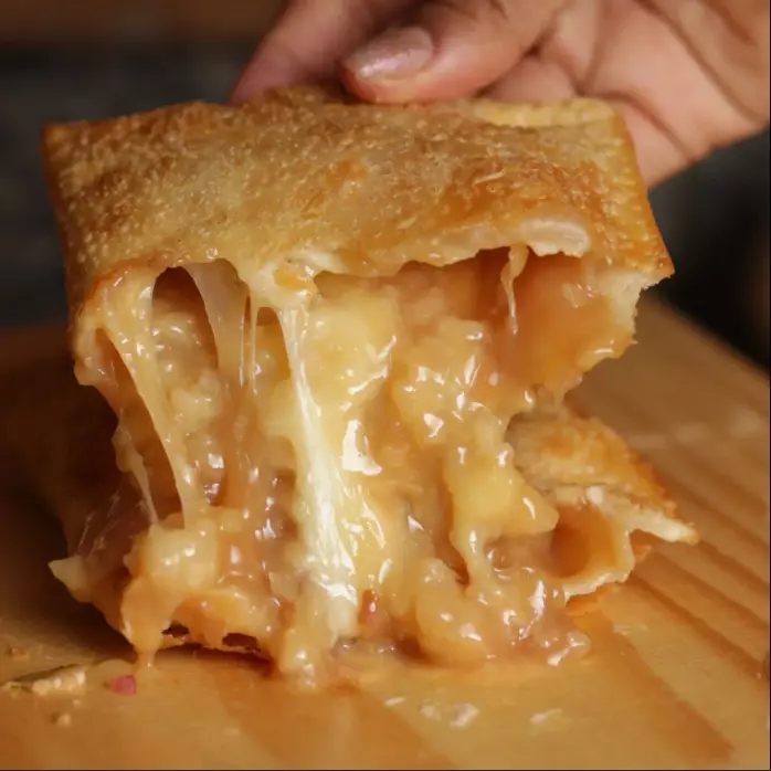 Pastel Doce de Leite com Queijo.