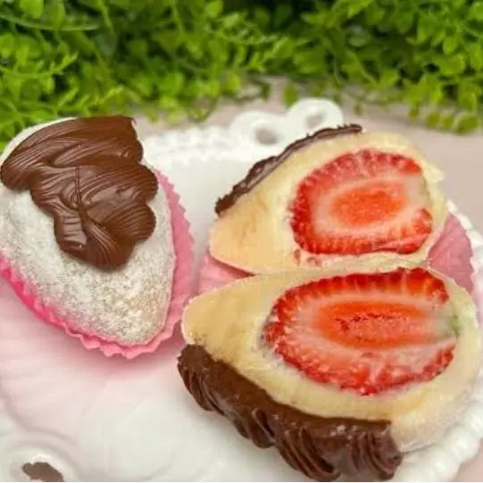 Coxinha de morango com ninho