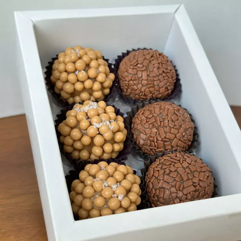 Caixa com 6 brigadeiros belga