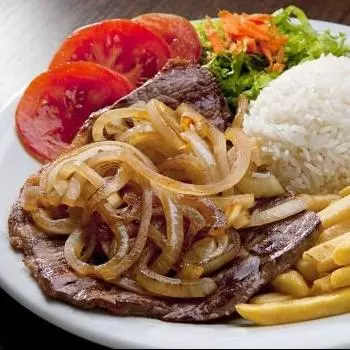 Bife acebolado