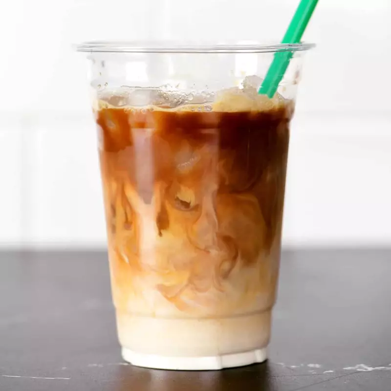 ICED LATTE MACCHIATO