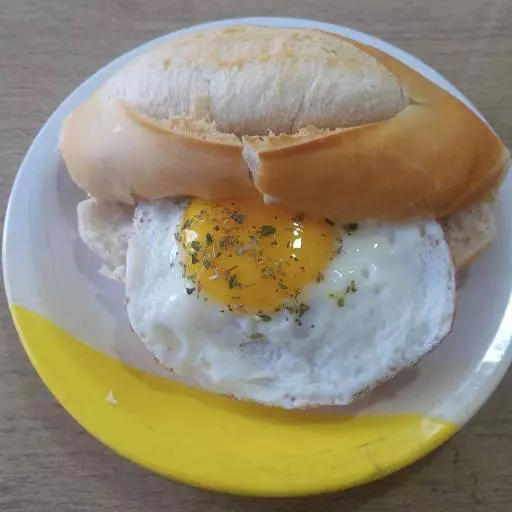 Pão com ovo