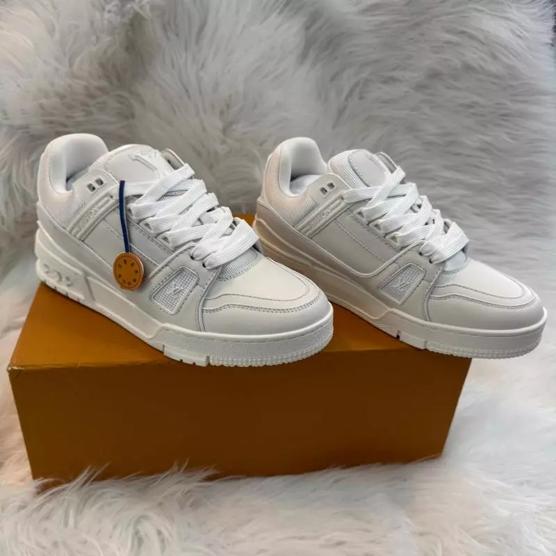 LOUIS VUITTON TRAINER WHITE