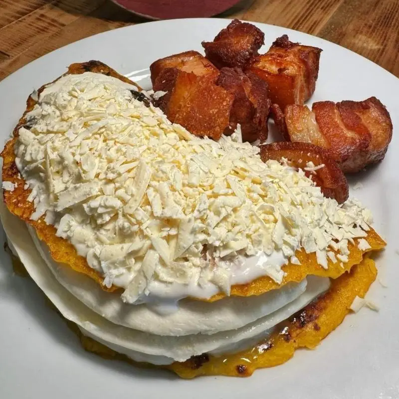 Cachapa con Chicharron