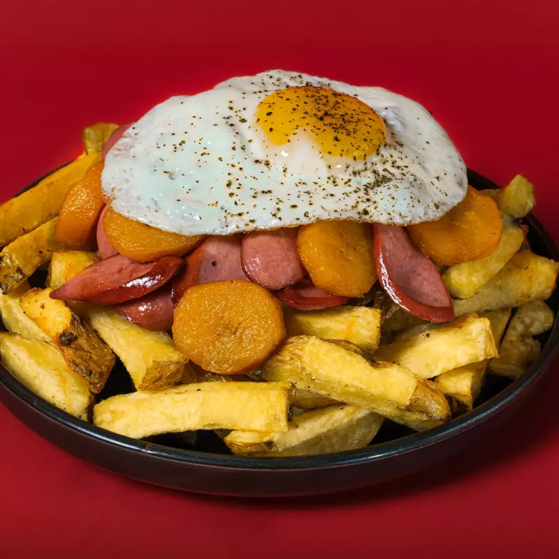 SALCHIPAPA A LO POBRE