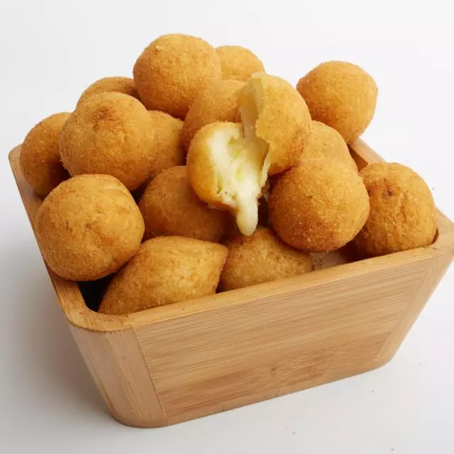20 Rissole Queijo e Alho poró