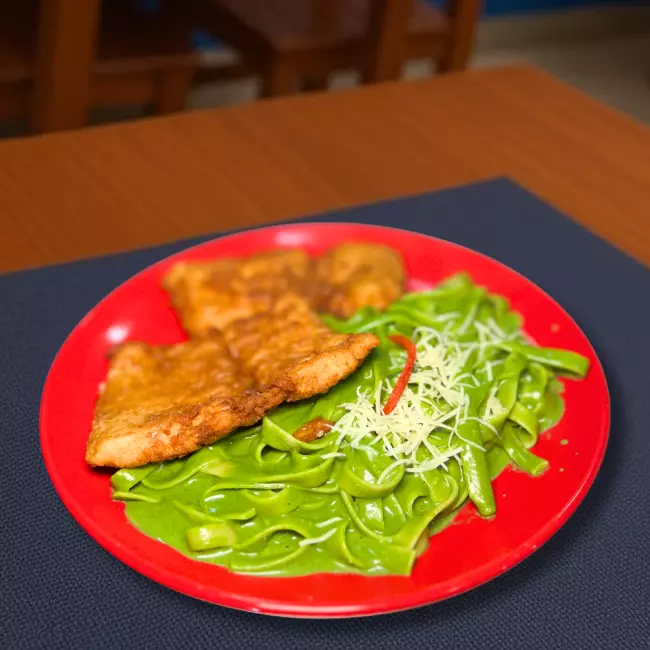 Fetuchine al Pesto Con Milanesa