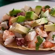 TOSTADA CAMARON, PULPO Y CARACOL