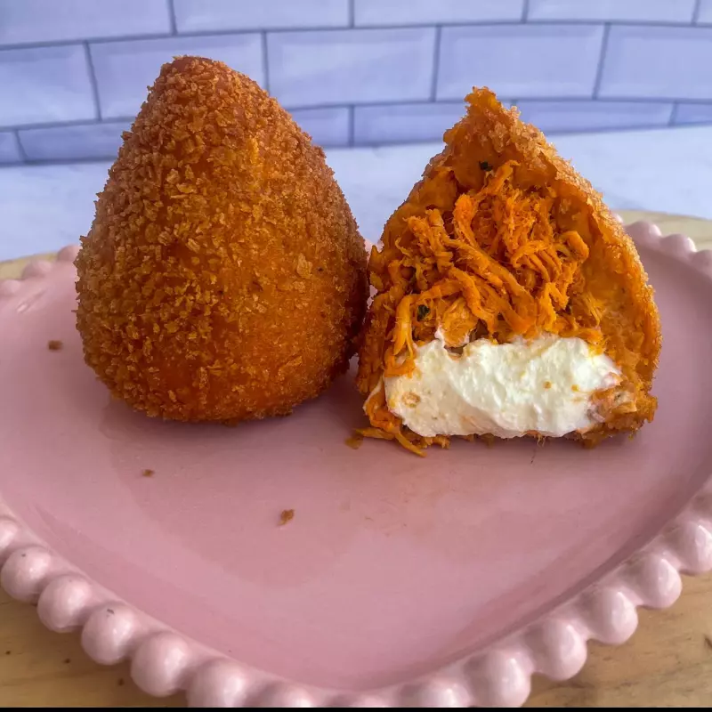 COXINHA DE FRANGO EM DOBRO