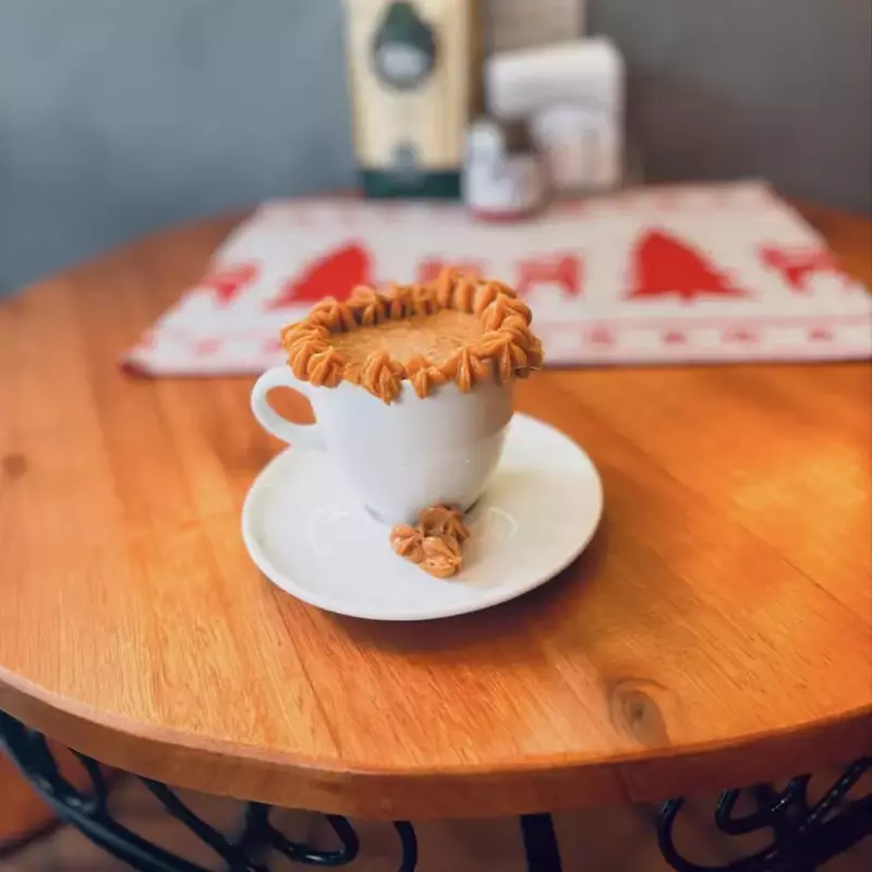 expresso com borda de pisache