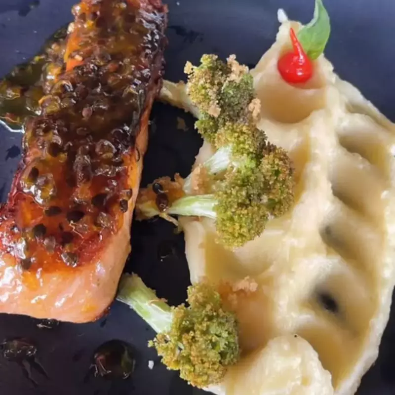 SALMÃO CURRY DE MARACUJÁ