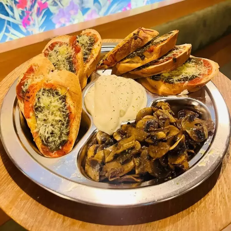 CHAMPIÑONES AL AJILLO