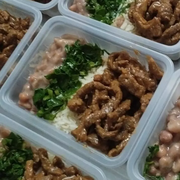 Feijão e iscas de gado