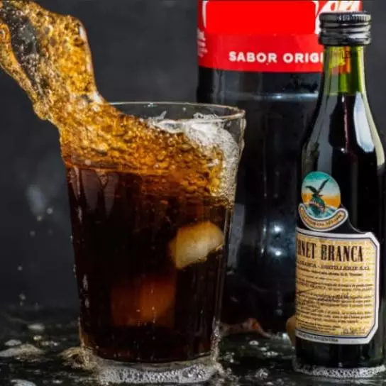 FERNET BRANCA CON COCA COLA