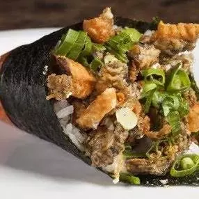 Temaki de Salmão Skin Crocante