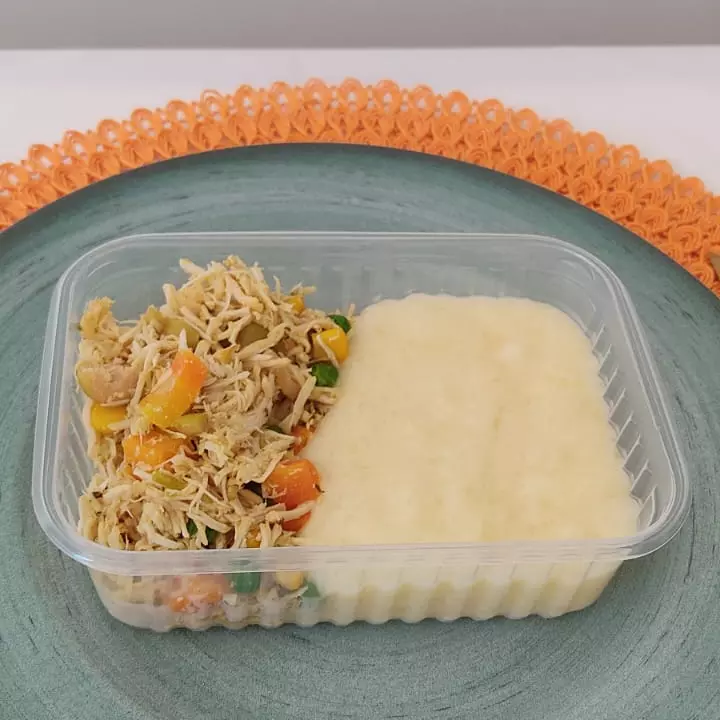 Frango Enriquecido com purê de aipim(copy)