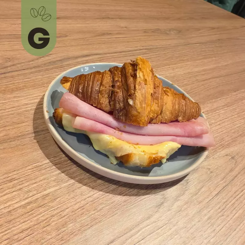 Croissant Relleno de J y Q
