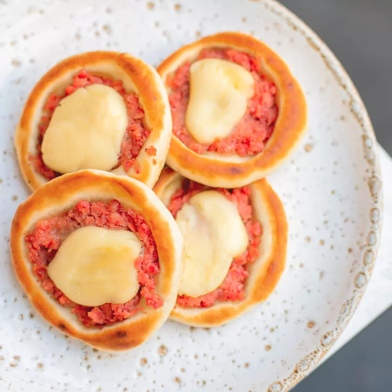 Esfiha calabresa com catupiry