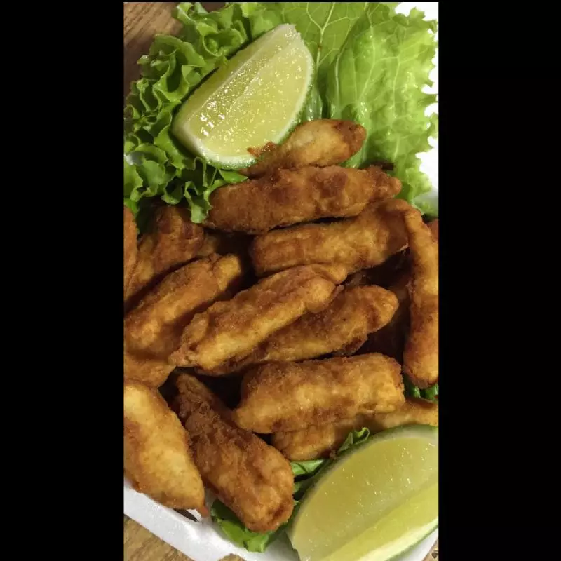 porção de peixe a Milanesa