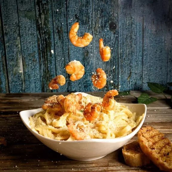 Fetuccini a los 3 Quesos con camarón