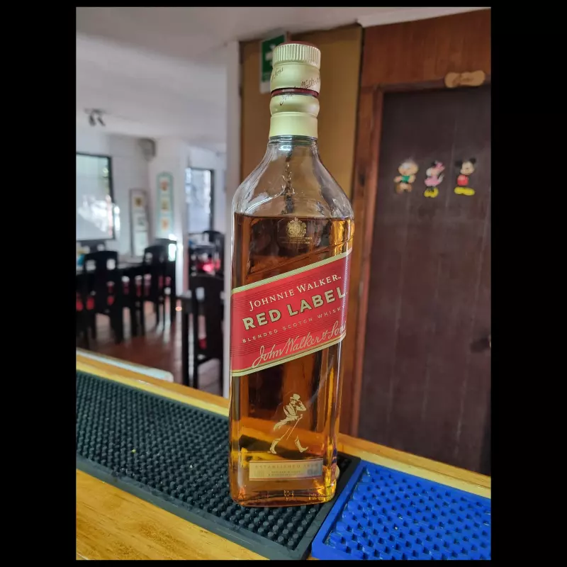Whisky Johnnie Walker, (red label)