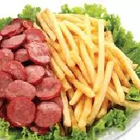 Linguiça com fritas