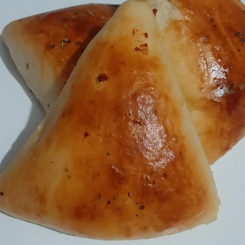 Esfiha de carne com queijo