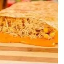 Pastel de Frango com Cheddar