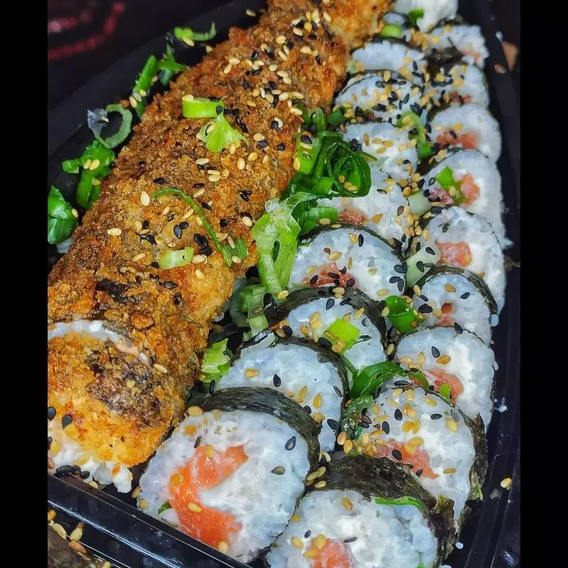 24 Hots Philadelphia + 24 Makimono Salmão