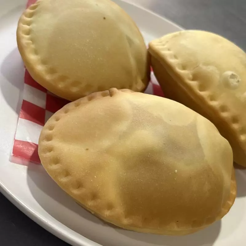 3 Pastelito Carne Mechada