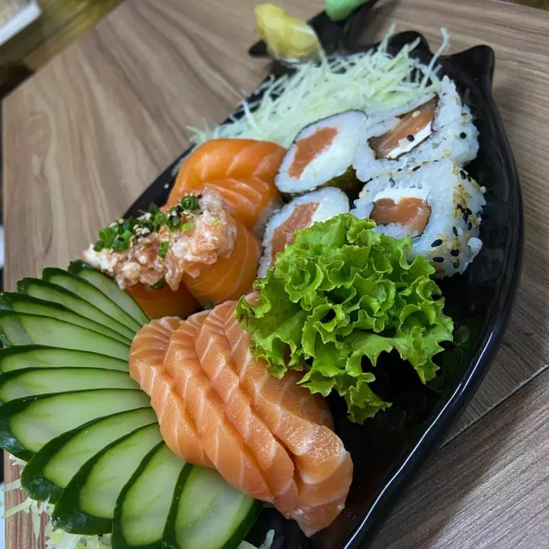 144. Combo 10 peças + 1 temaki 150g