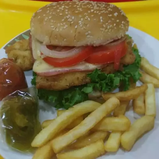 HAMBURGUESA DE POLLO EMPANIZADO