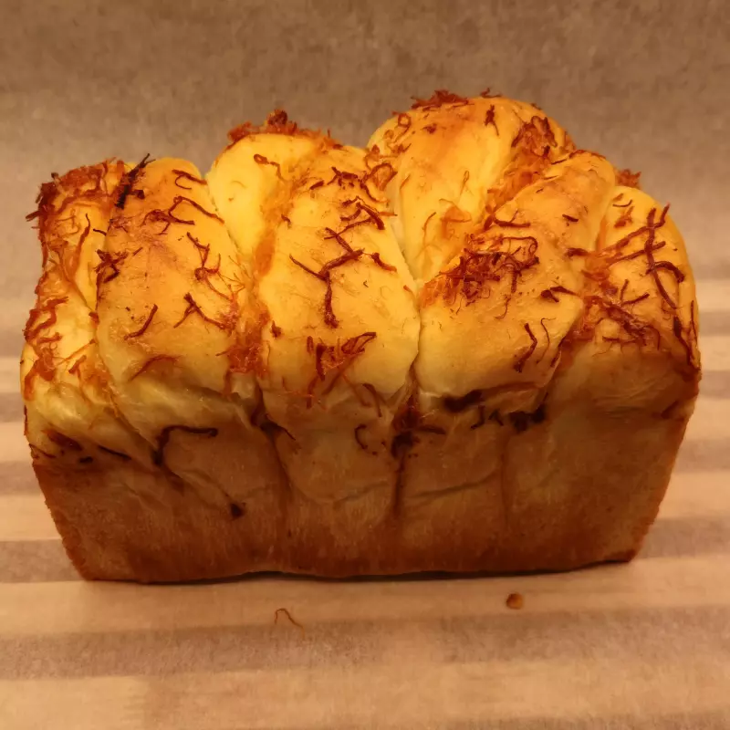 R09 肉松吐司 pan hilo pollo Deshidratado