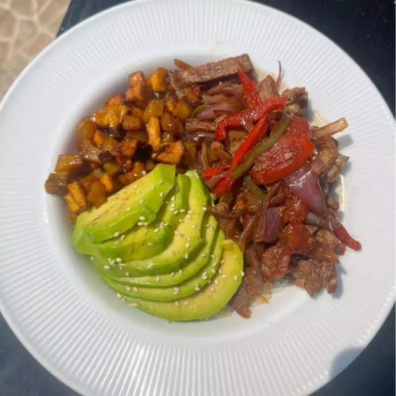 BOWLS DE LOMO SALTADO