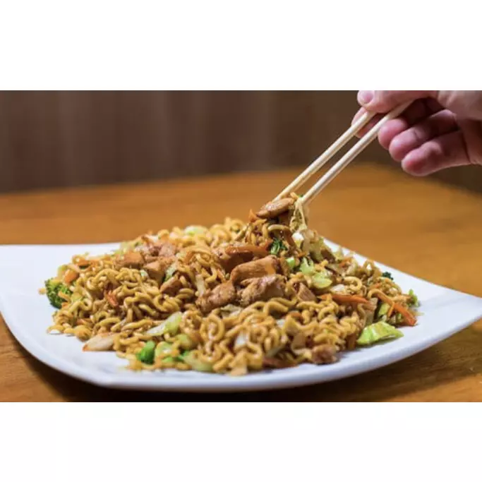 114. Yakisoba De Salmão