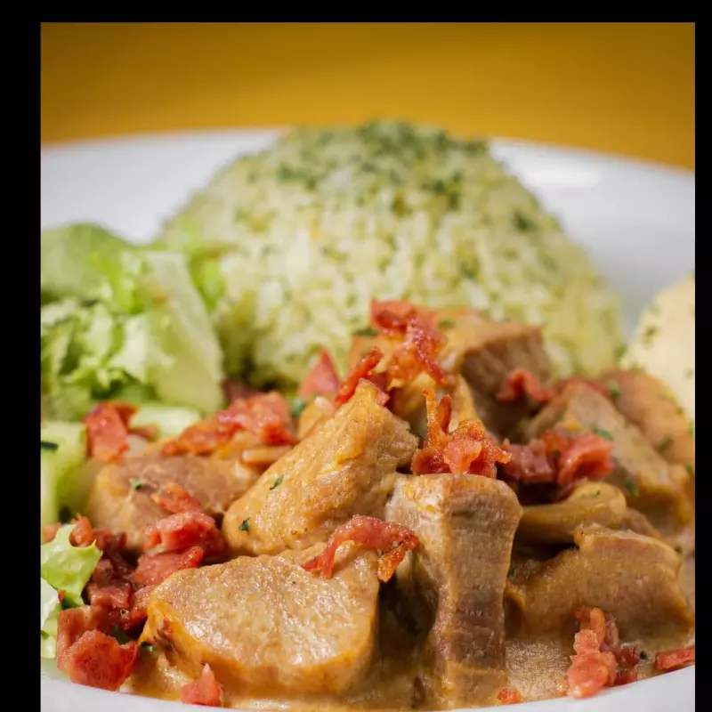 Carne Salsa Tocineta y Hongos