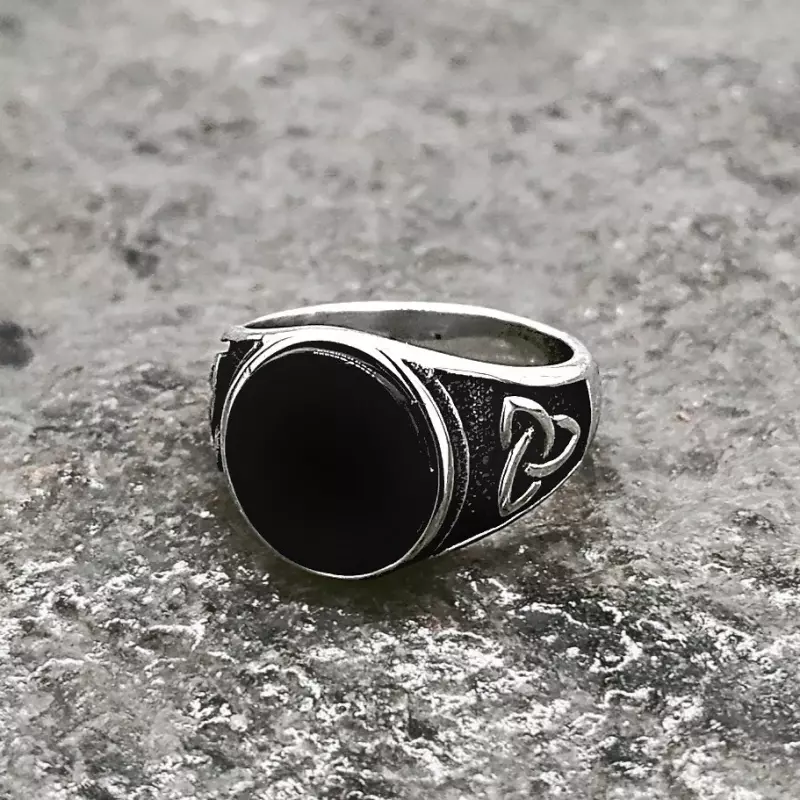 Round Celta Black Stone Ring